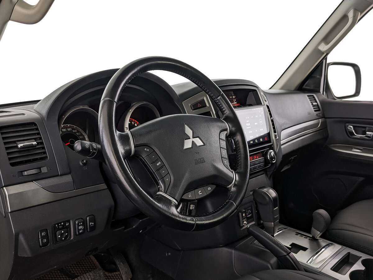 Купить Mitsubishi Pajero с пробегом. Фото: #10