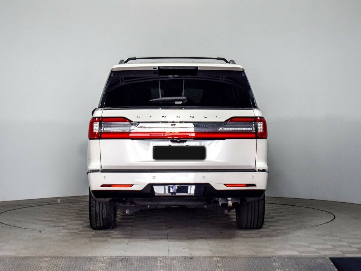 Купить Lincoln Navigator с пробегом. Фото: #5