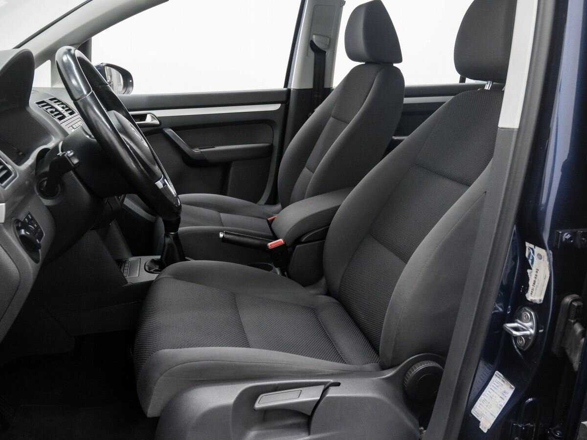 Купить Volkswagen Touran с пробегом. Фото: #14