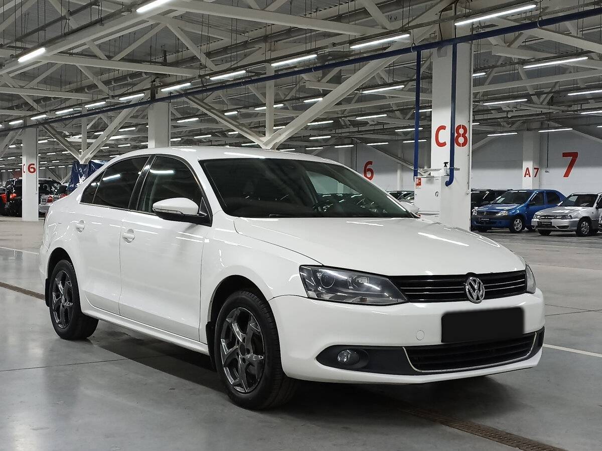Купить Volkswagen Jetta с пробегом. Фото: #2