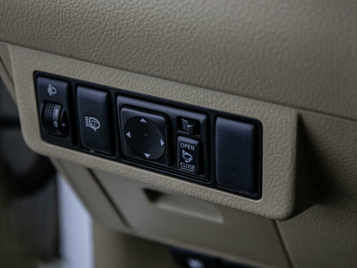 Купить Nissan Tiida с пробегом. Фото: #14