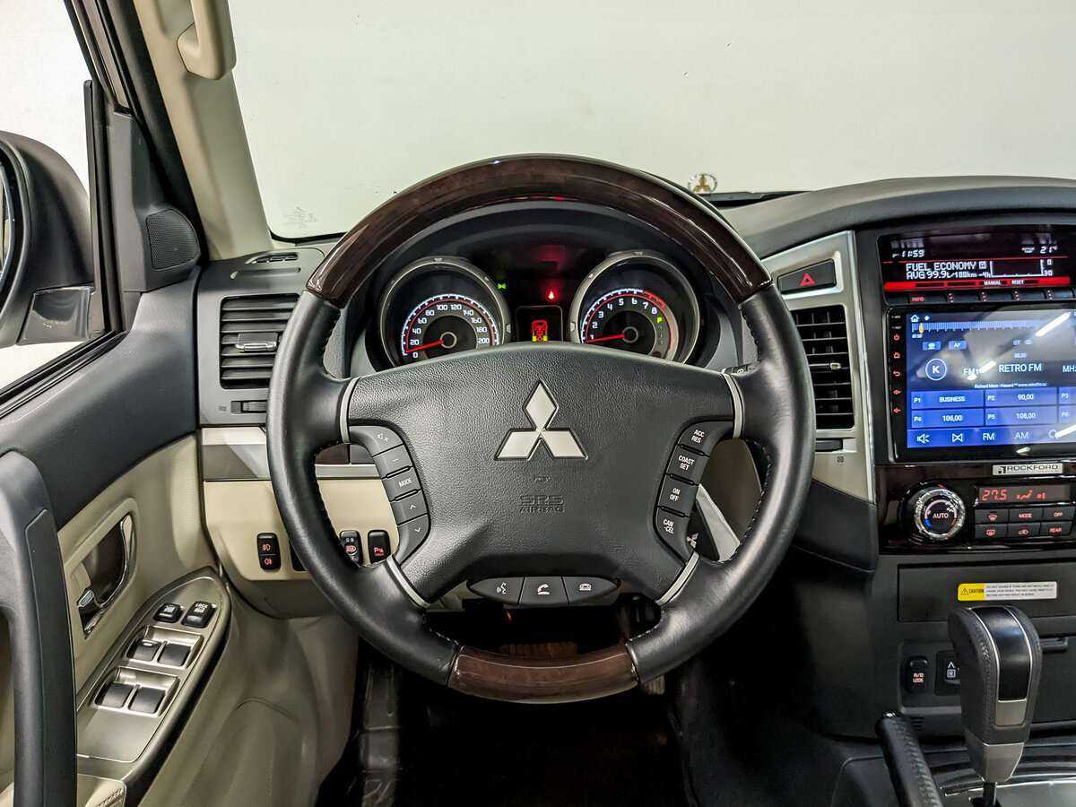 Купить Mitsubishi Pajero с пробегом. Фото: #17