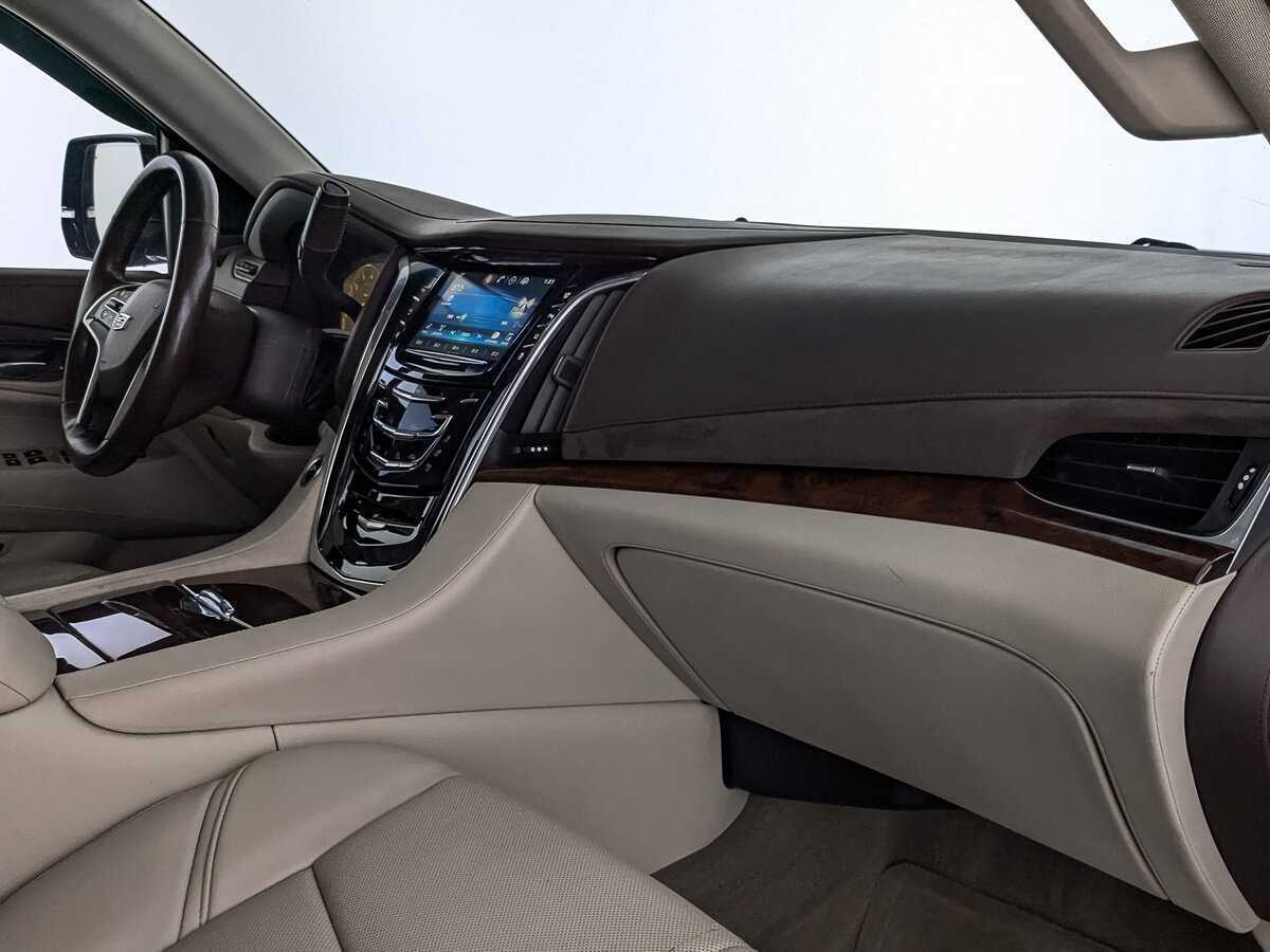 Купить Cadillac Escalade с пробегом. Фото: #12