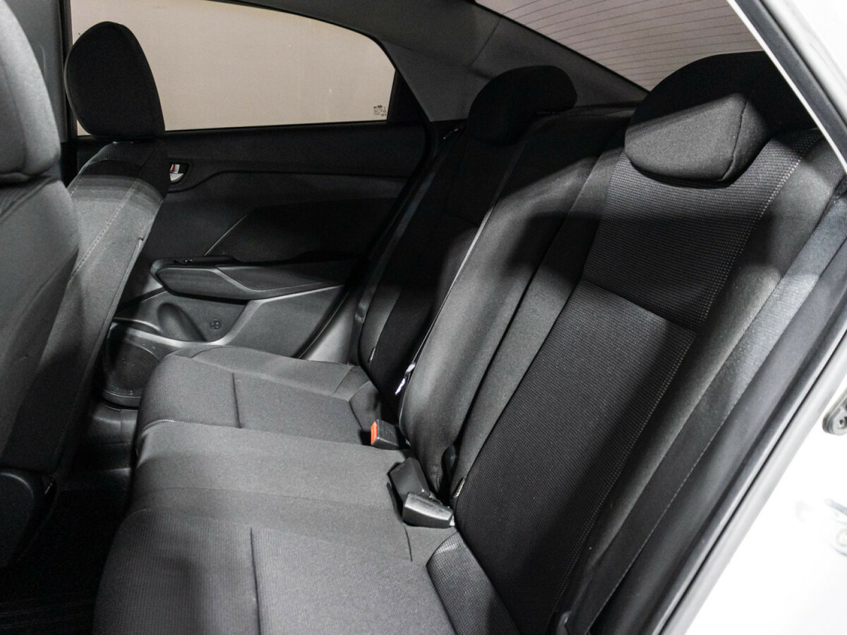 Купить Hyundai Solaris с пробегом. Фото: #9