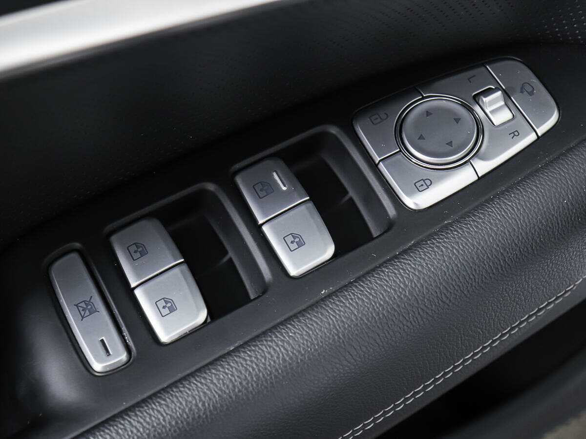 Купить Genesis G70 с пробегом. Фото: #16