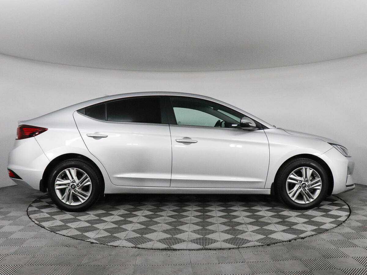 Купить Hyundai Elantra с пробегом. Фото: #3
