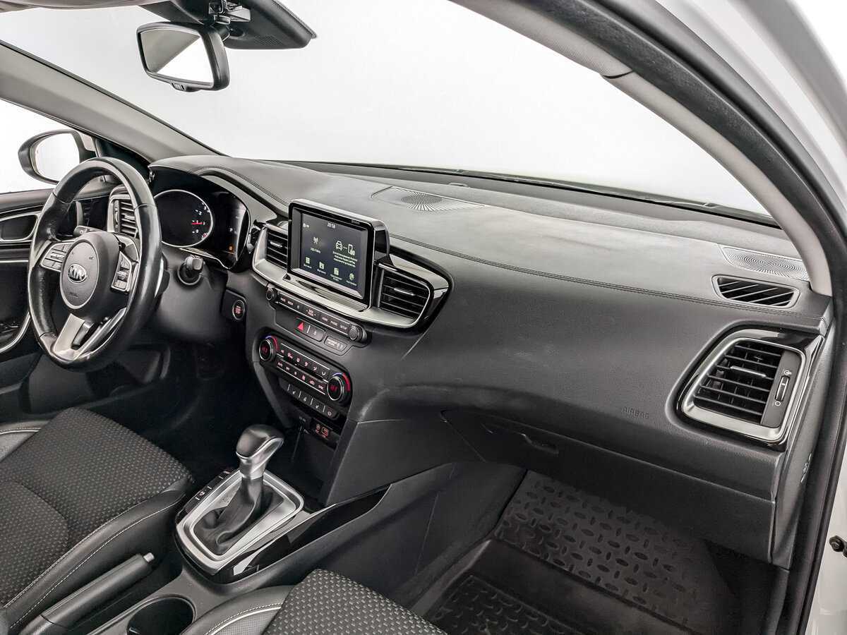 Купить Kia Ceed с пробегом. Фото: #10
