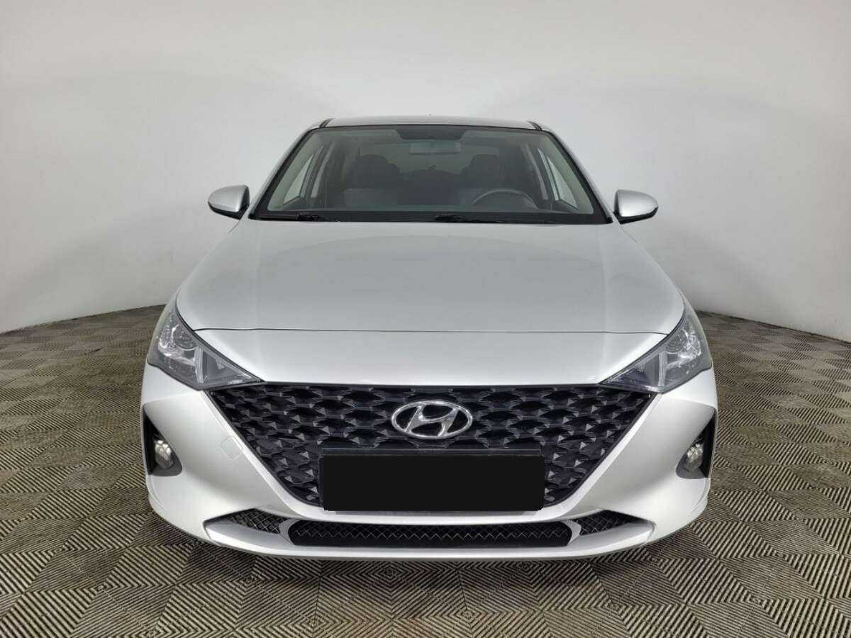 Купить Hyundai Solaris с пробегом. Фото: #1