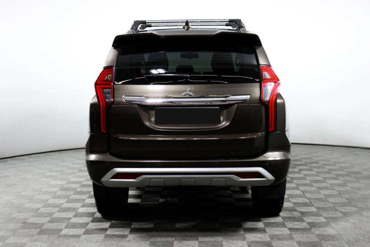 Купить Mitsubishi Montero Sport с пробегом. Фото: #5