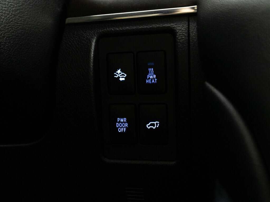 Купить Toyota Land Cruiser с пробегом. Фото: #18