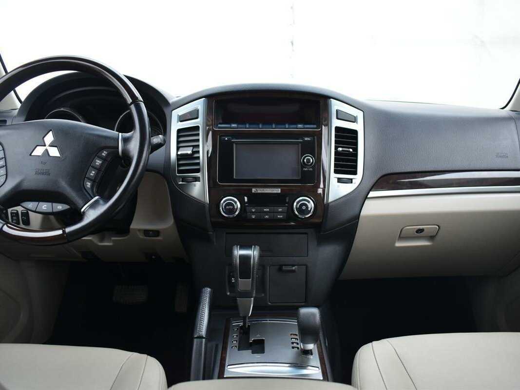 Купить Mitsubishi Pajero с пробегом. Фото: #11