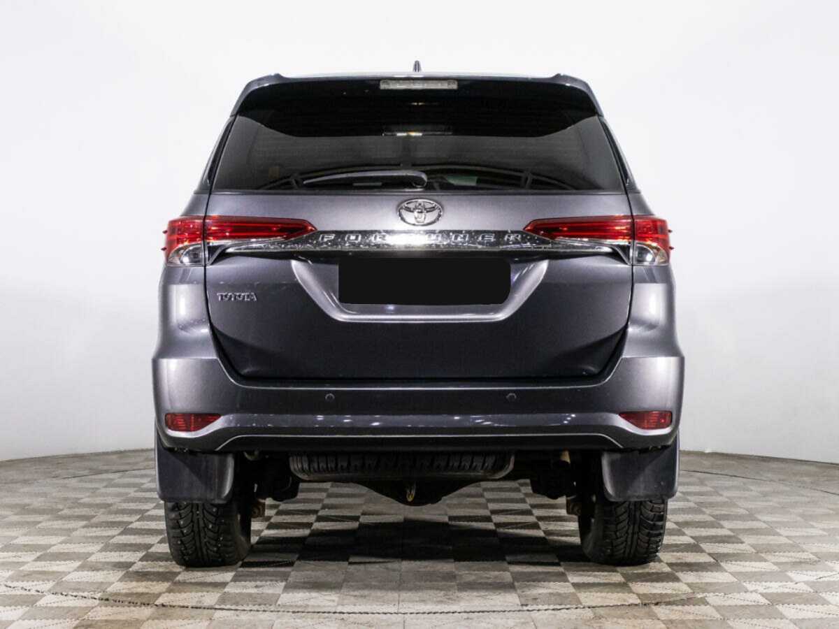 Купить Toyota Fortuner с пробегом. Фото: #5