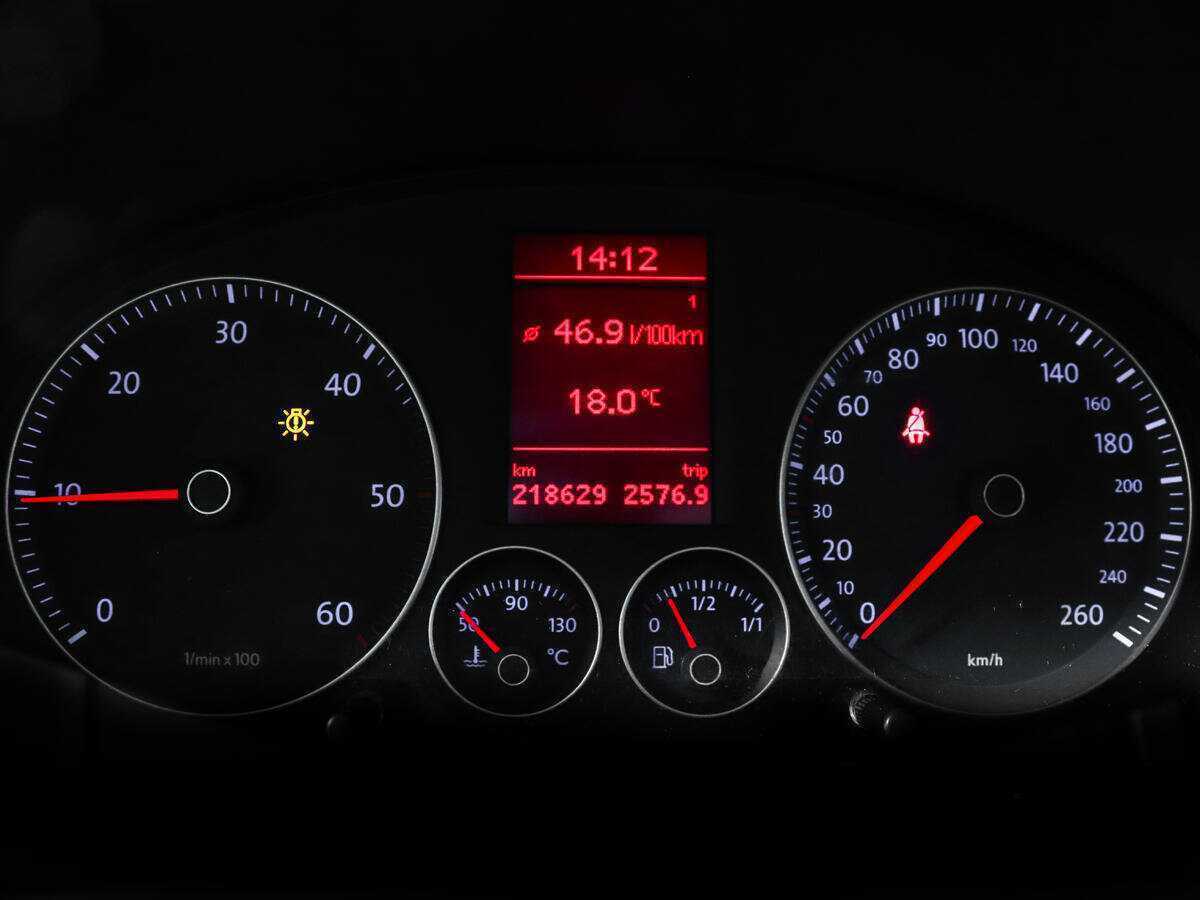 Купить Volkswagen Touran с пробегом. Фото: #10