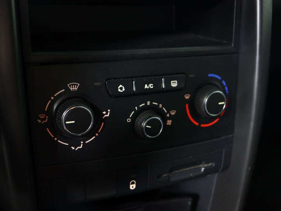 Купить Peugeot 207 с пробегом. Фото: #12