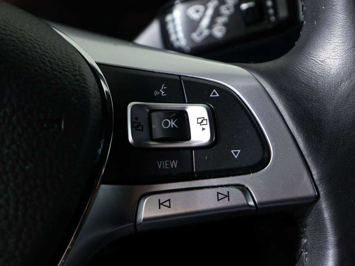 Купить Volkswagen Touareg с пробегом. Фото: #20