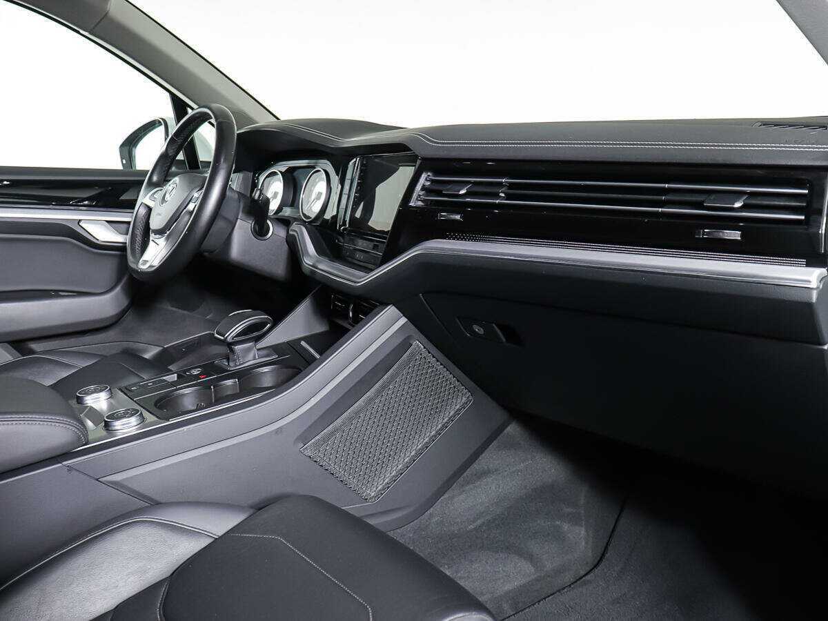 Купить Volkswagen Touareg с пробегом. Фото: #7
