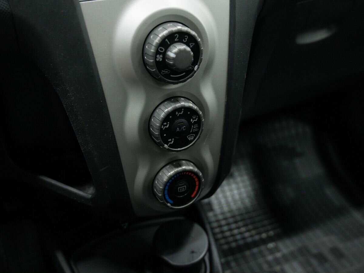 Купить Toyota Yaris с пробегом. Фото: #16