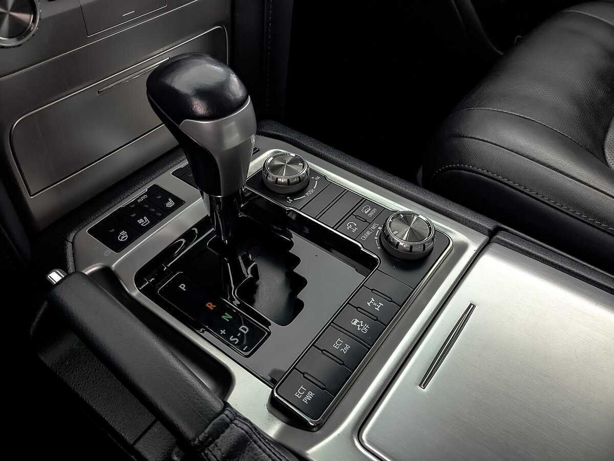 Купить Toyota Land Cruiser с пробегом. Фото: #24