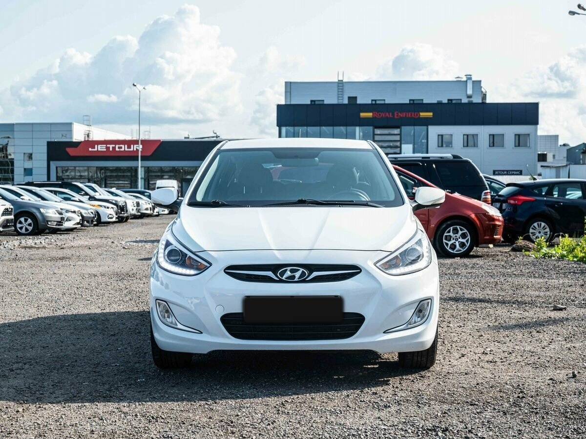 Купить Hyundai Solaris с пробегом. Фото: #1