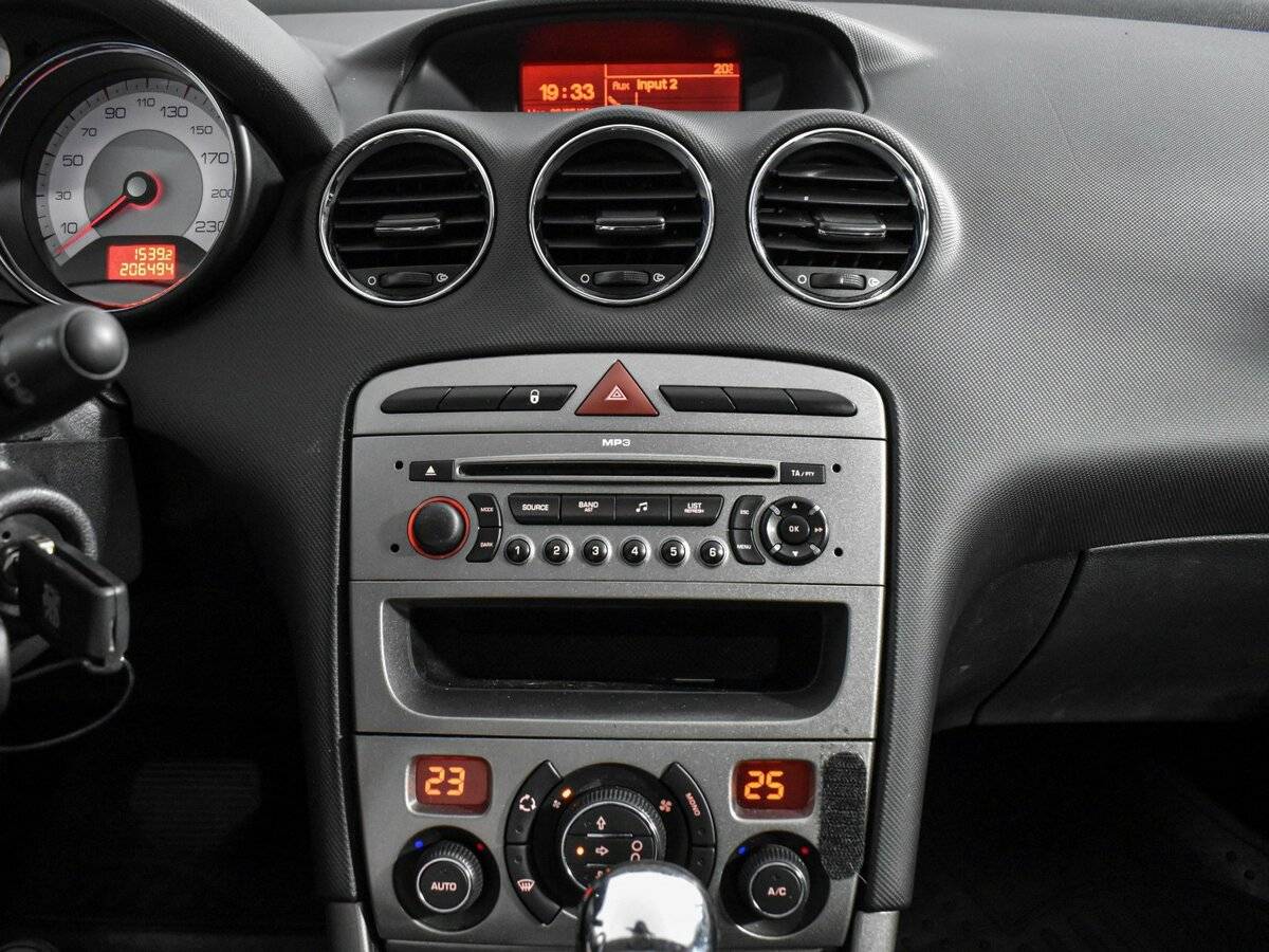 Купить Peugeot 308 с пробегом. Фото: #12