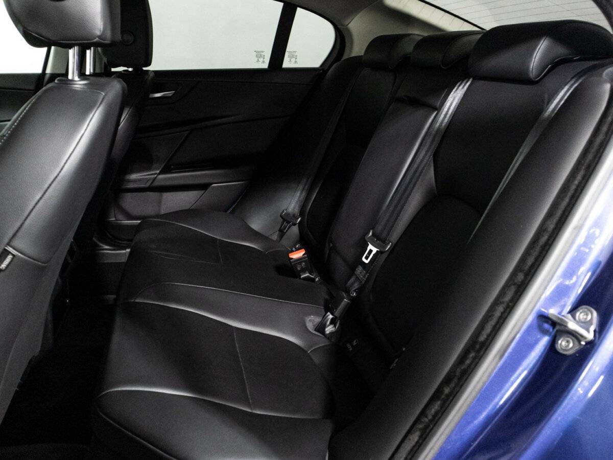 Купить Jaguar XE с пробегом. Фото: #9