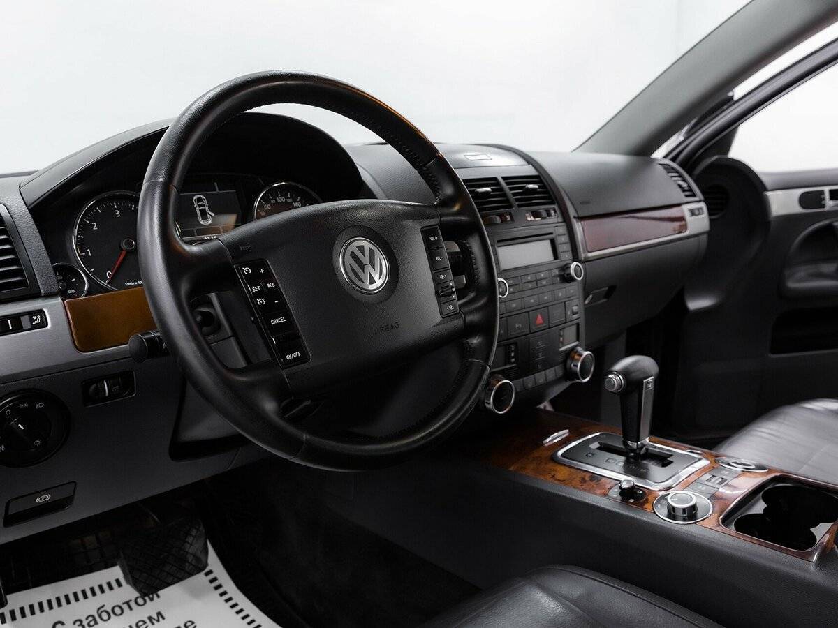 Купить Volkswagen Touareg с пробегом. Фото: #8
