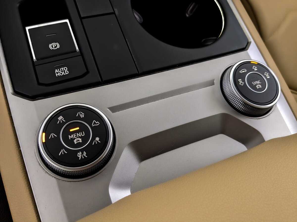Купить Volkswagen Touareg с пробегом. Фото: #23