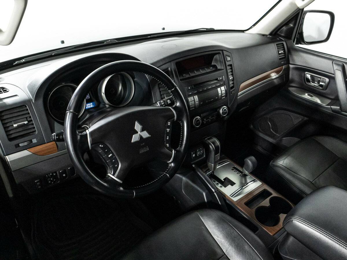 Купить Mitsubishi Pajero с пробегом. Фото: #10