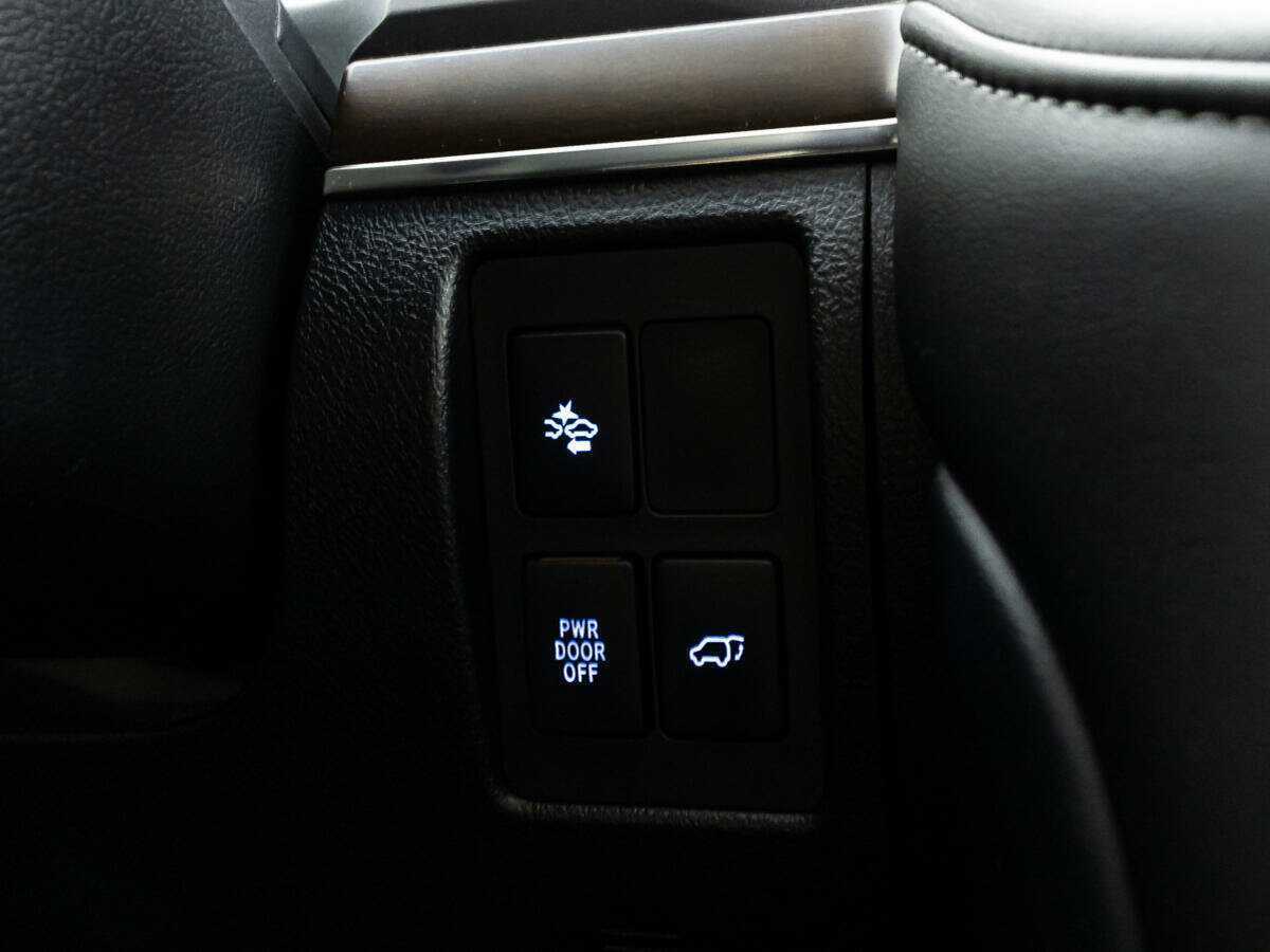 Купить Toyota Land Cruiser с пробегом. Фото: #21