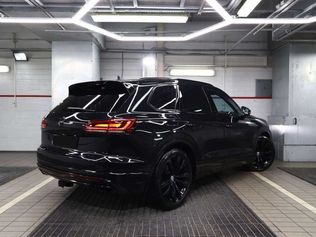 Купить Volkswagen Touareg с пробегом. Фото: #1