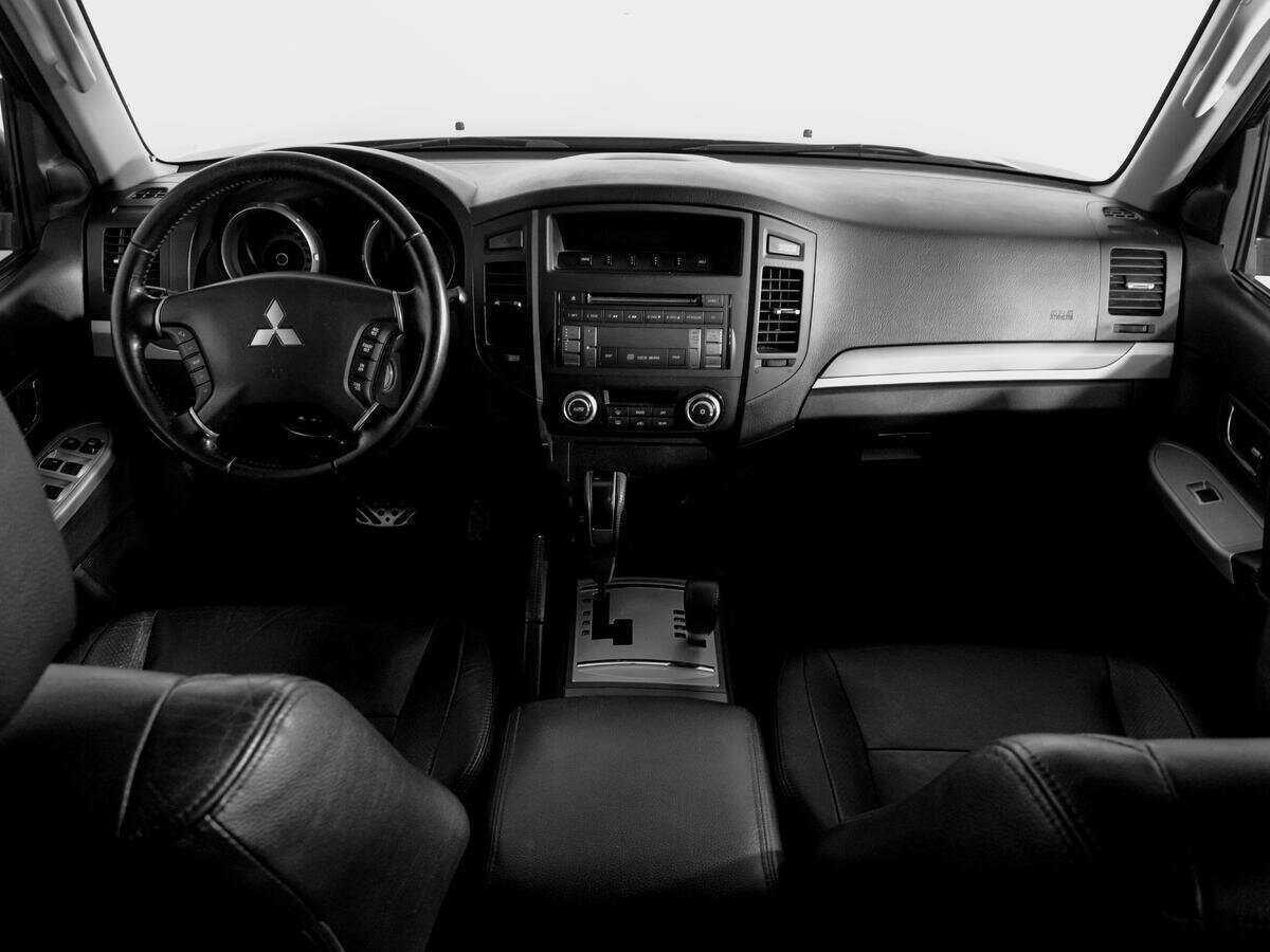 Купить Mitsubishi Pajero с пробегом. Фото: #11
