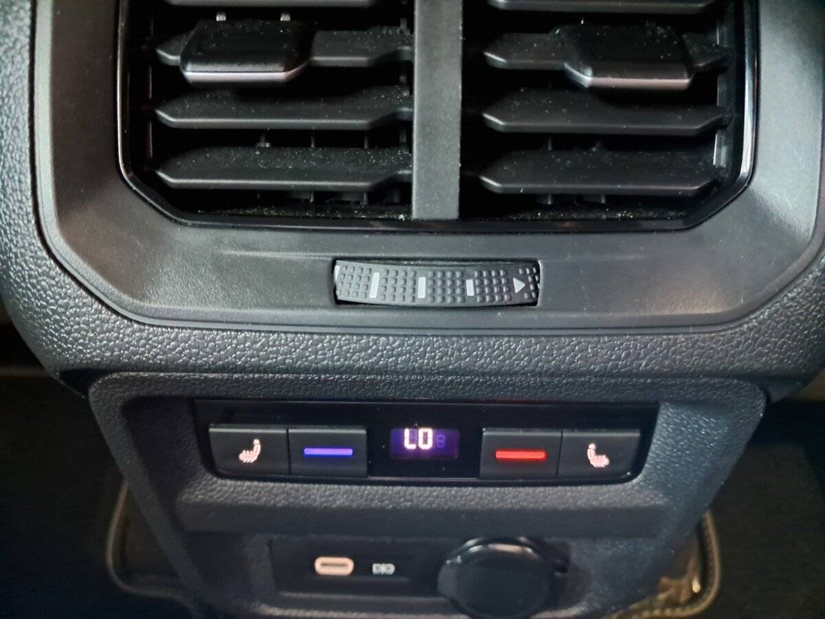 Купить Volkswagen Tiguan с пробегом. Фото: #23