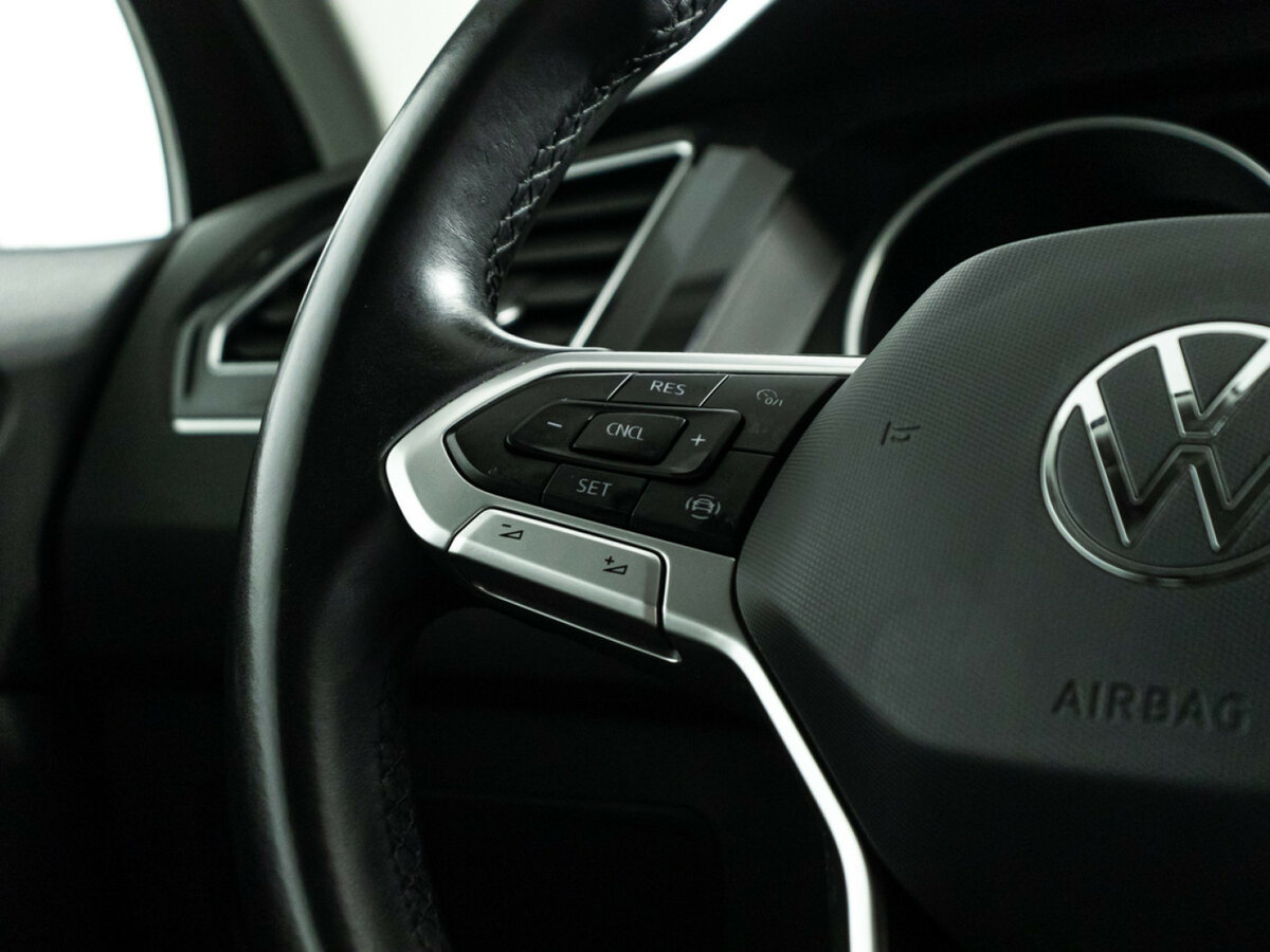 Купить Volkswagen Tiguan с пробегом. Фото: #17