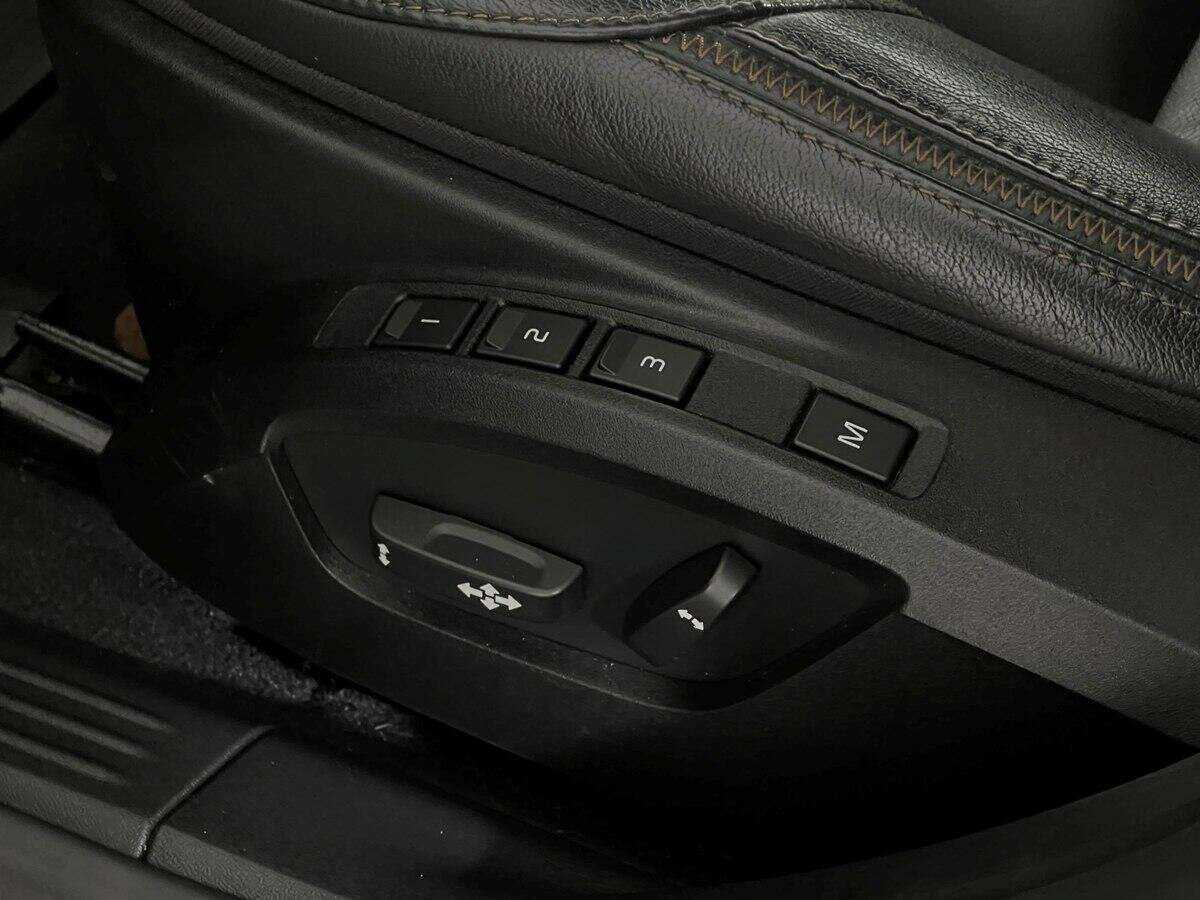 Купить Volvo V40 Cross Country с пробегом. Фото: #11