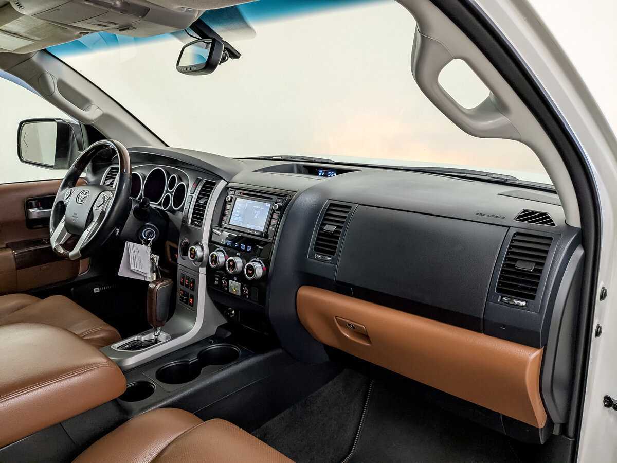 Купить Toyota Sequoia с пробегом. Фото: #10