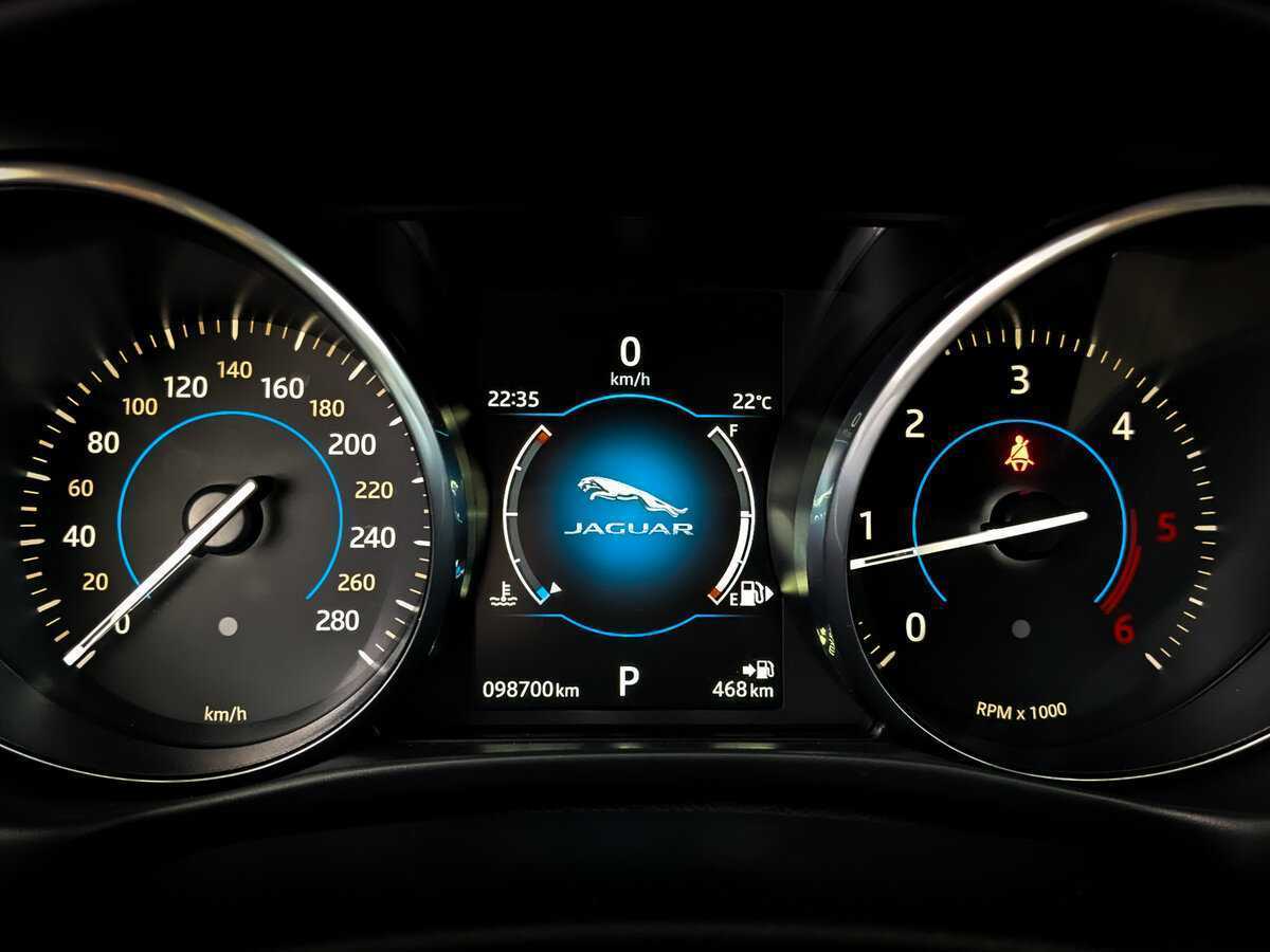 Купить Jaguar XE с пробегом. Фото: #12