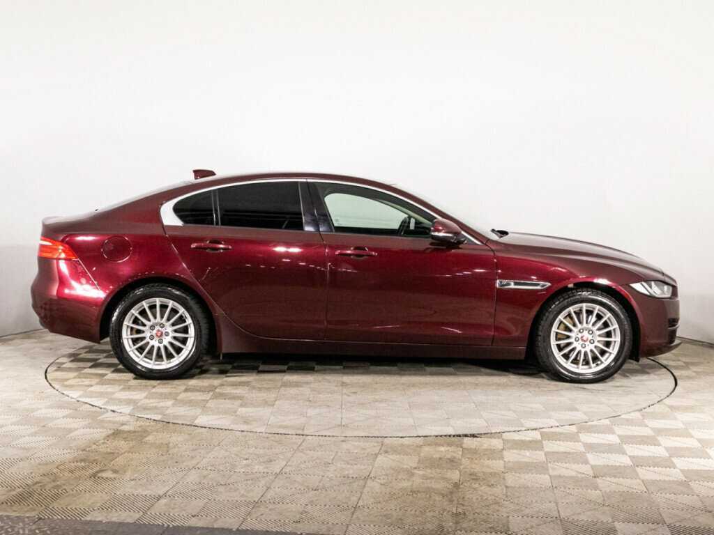 Купить Jaguar XE с пробегом. Фото: #3