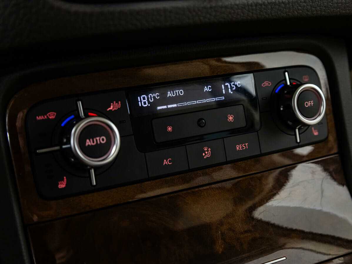 Купить Volkswagen Touareg с пробегом. Фото: #17
