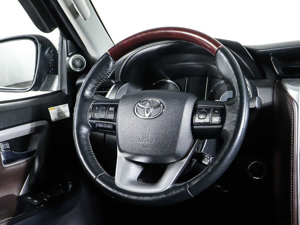 Купить Toyota Fortuner с пробегом. Фото: #15