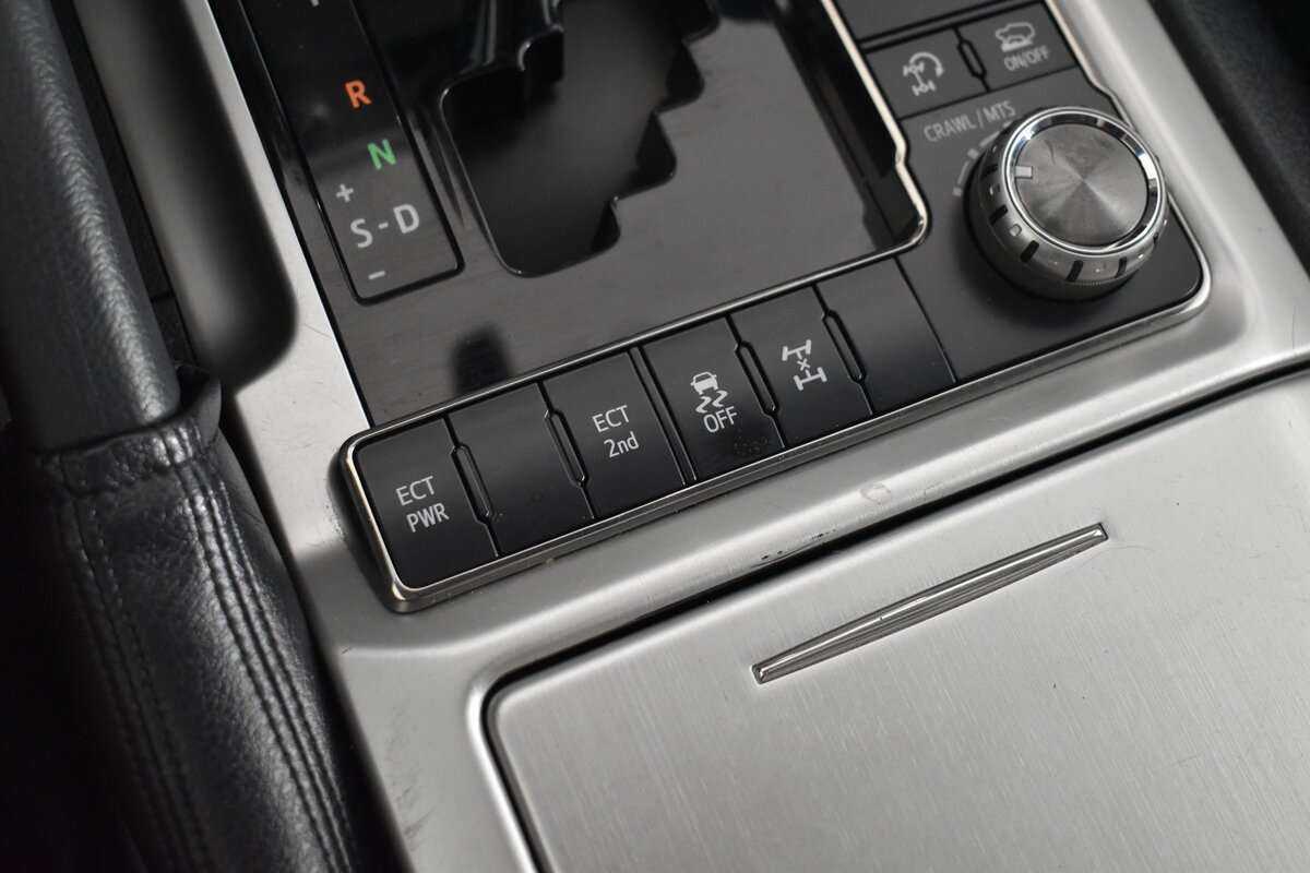 Купить Toyota Land Cruiser с пробегом. Фото: #19