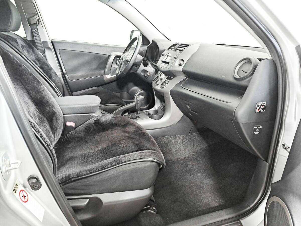Купить Toyota RAV4 с пробегом. Фото: #8