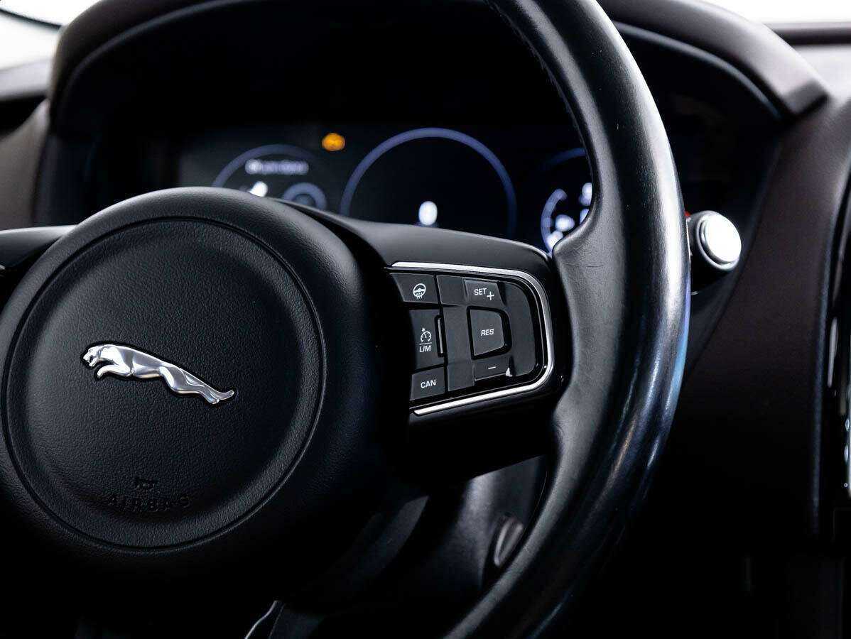 Купить Jaguar F-Pace с пробегом. Фото: #17