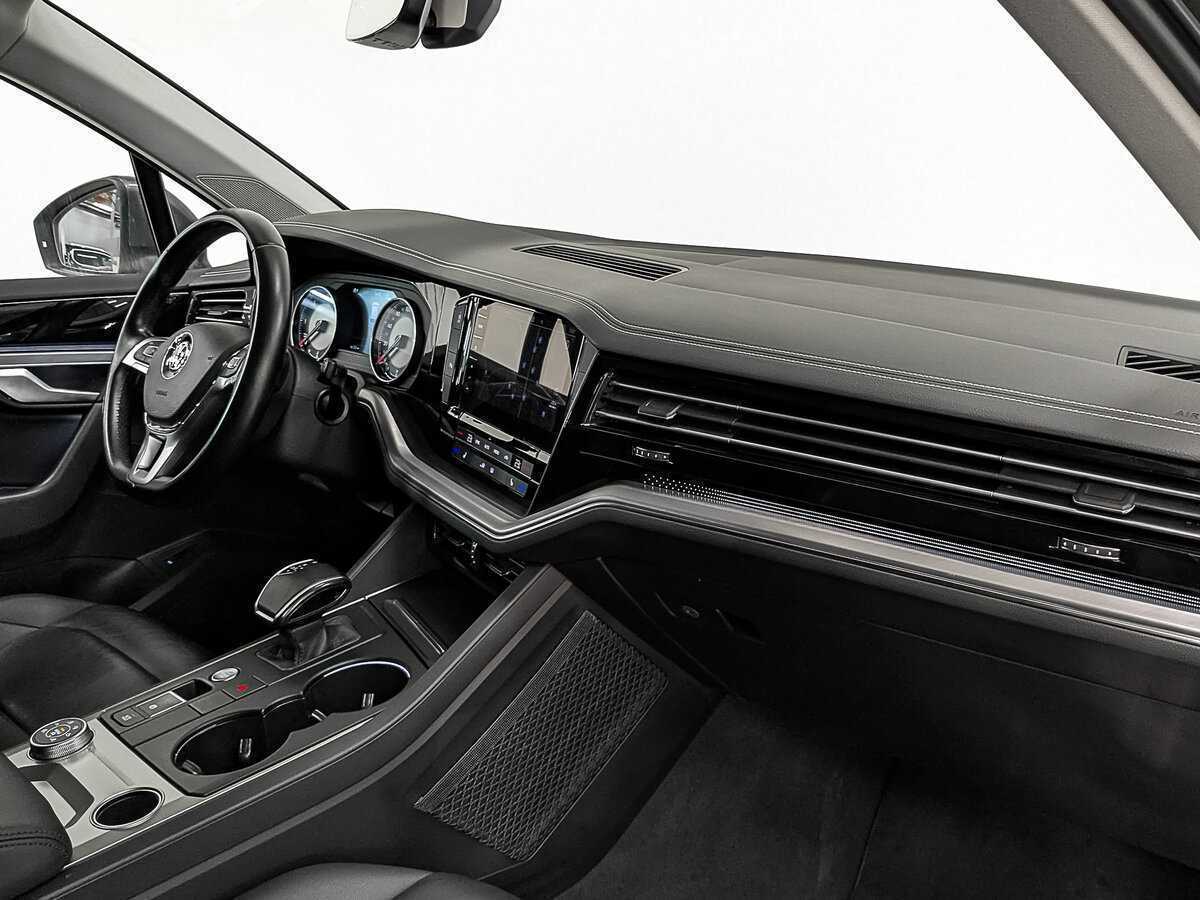 Купить Volkswagen Touareg с пробегом. Фото: #12