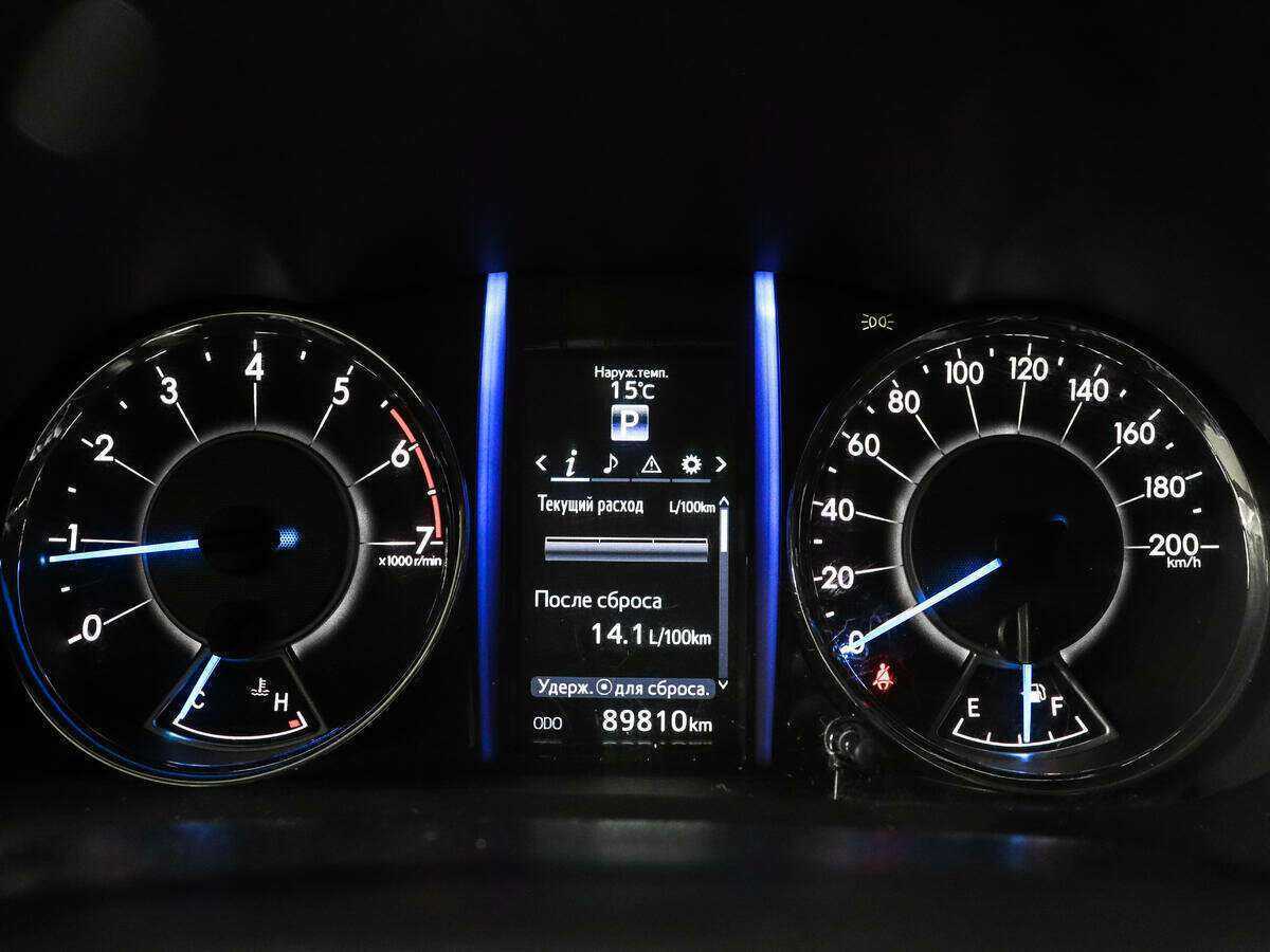 Купить Toyota Fortuner с пробегом. Фото: #8