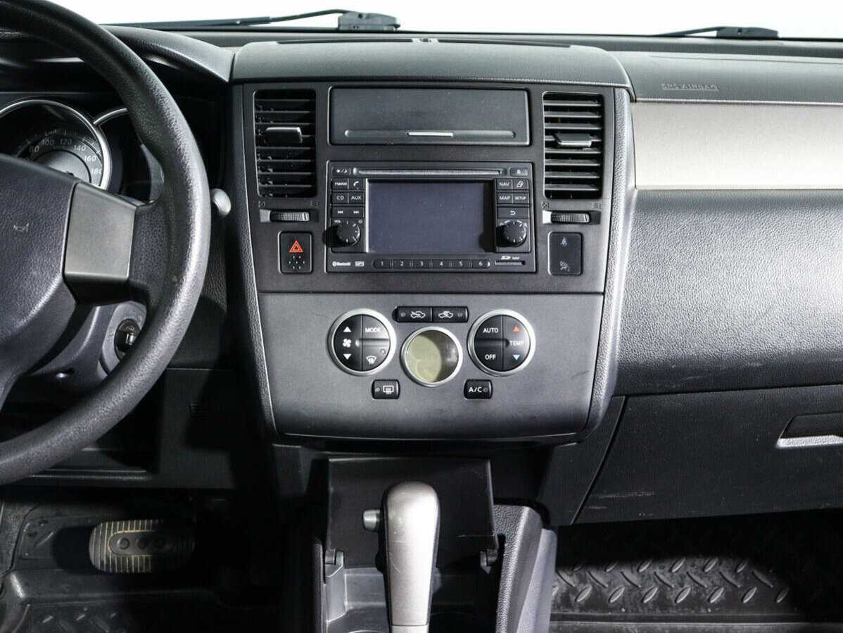 Купить Nissan Tiida с пробегом. Фото: #10