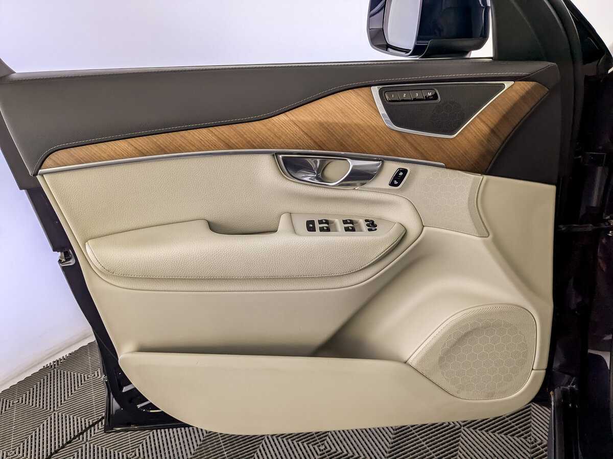 Купить Volvo XC90 с пробегом. Фото: #16