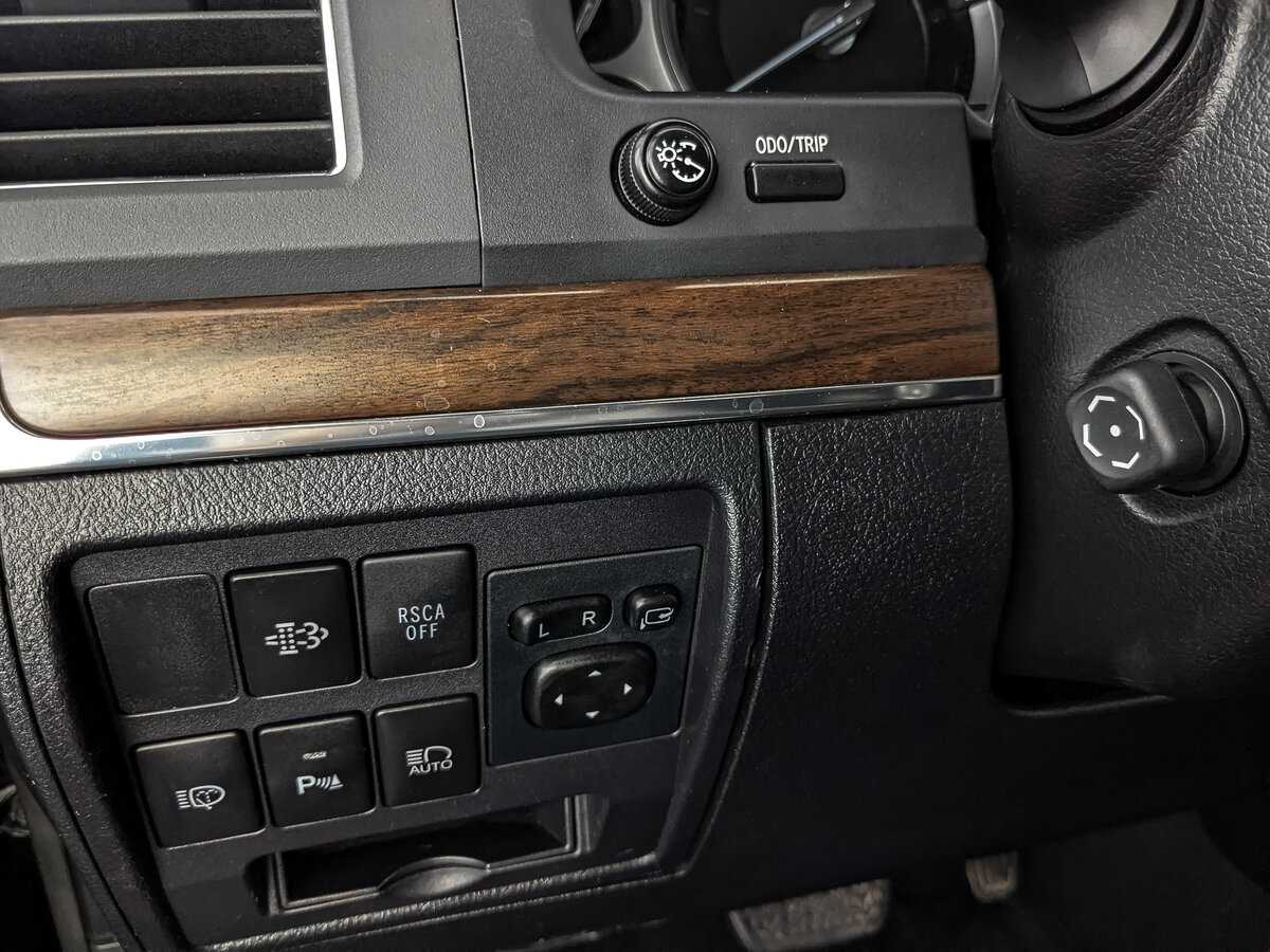 Купить Toyota Land Cruiser с пробегом. Фото: #29