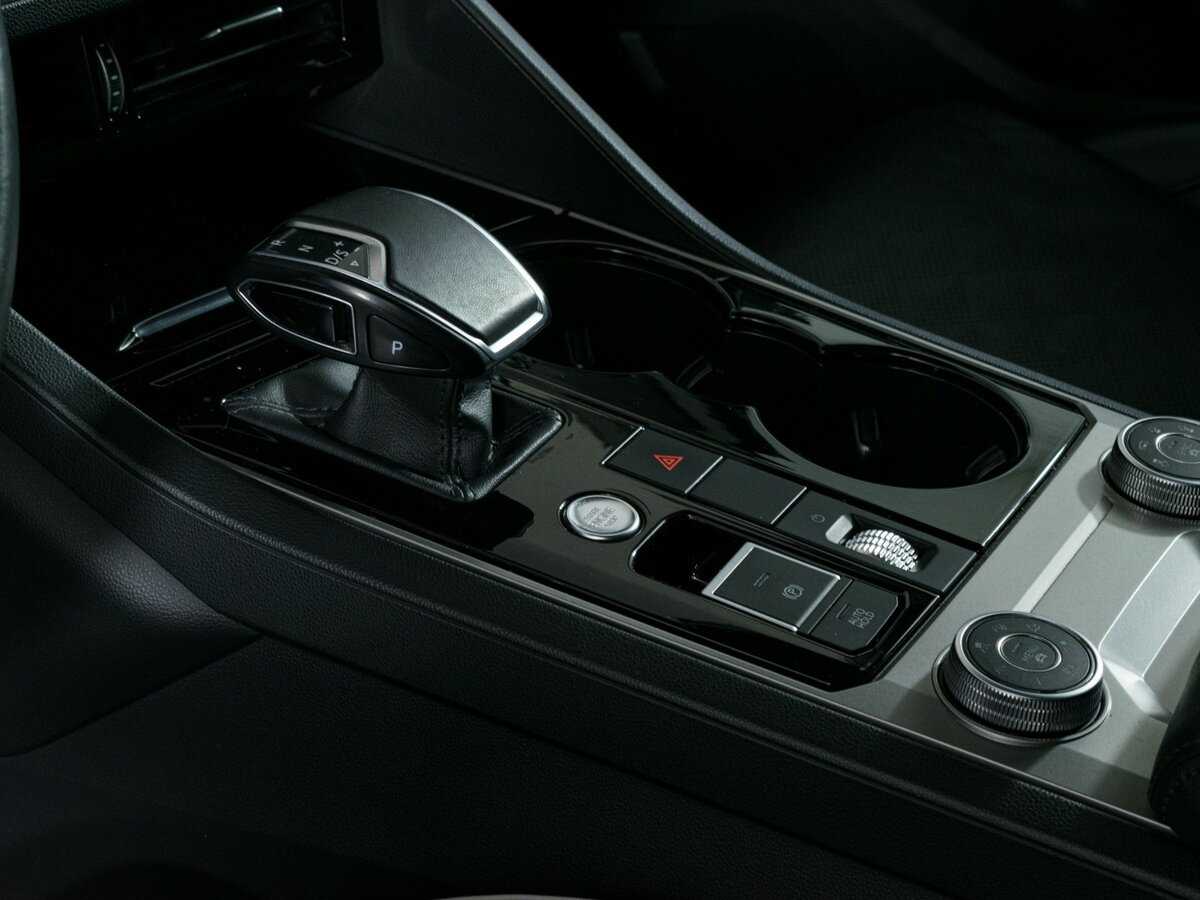 Купить Volkswagen Touareg с пробегом. Фото: #18
