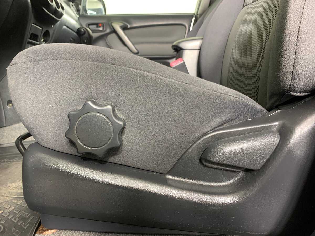 Купить Toyota RAV4 с пробегом. Фото: #16