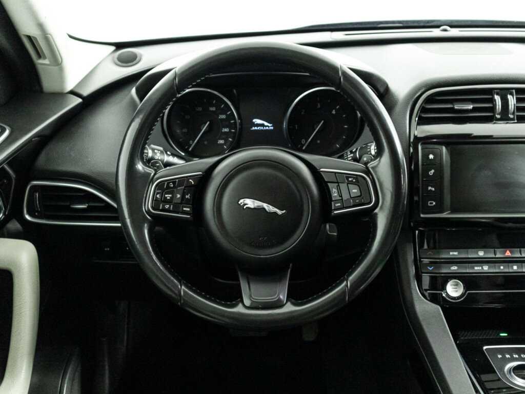 Купить Jaguar F-Pace с пробегом. Фото: #20